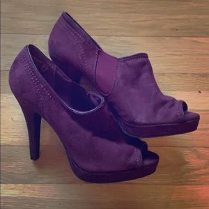 Fioni open toe velvet heels